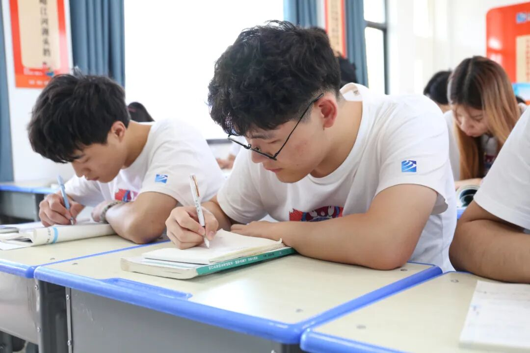 AWУ 2026 _䁾ͶԪL֮·